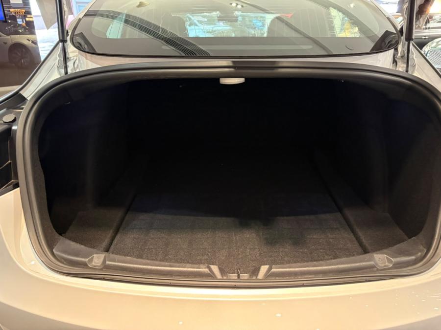 Model 3 Standard Range Plus - Image 5
